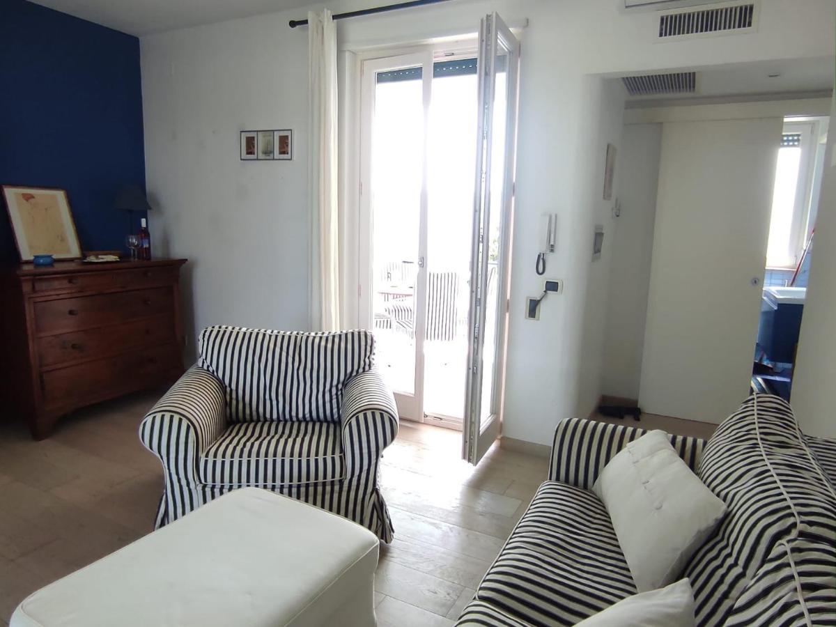 Grazioso Appartamento Vicino Al Mare San Cataldo  Exterior foto